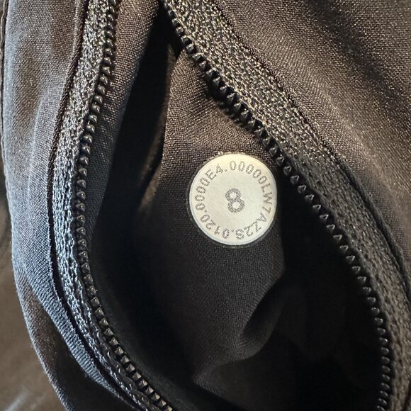 Lululemon Tracker Black Shorts V 4" Women's 8 - Picture 2 of 3
